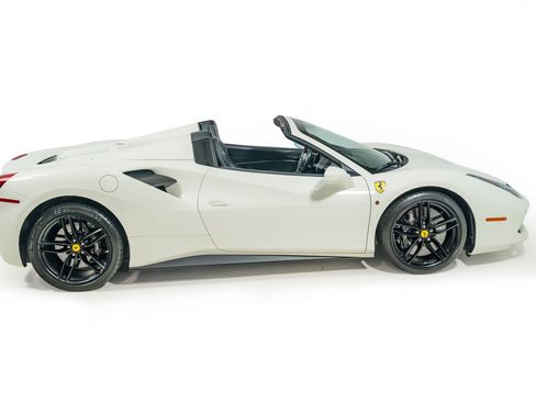 Used 2018 Ferrari 488 Spider RWD image 20