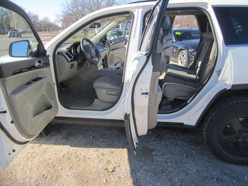 Used 2012 Jeep Grand Cherokee Laredo image 7