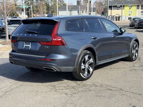 Used 2022 Volvo V60 T5 Cross Country image 20