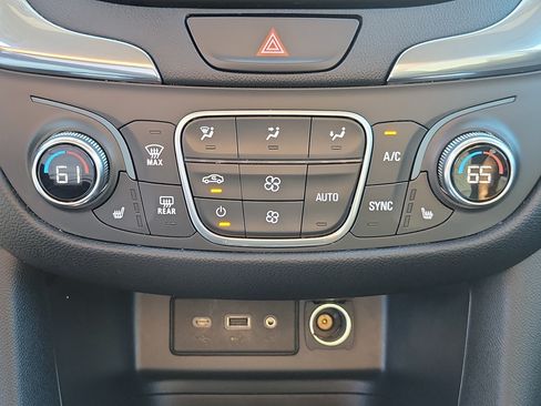 Used 2020 Chevrolet Equinox LT AWD/4WD image 29