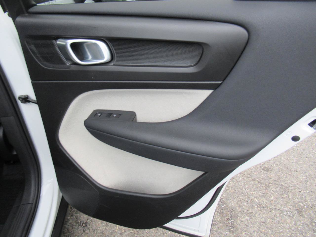 Used 2019 Volvo XC40 T5 Momentum AWD/4WD image 20