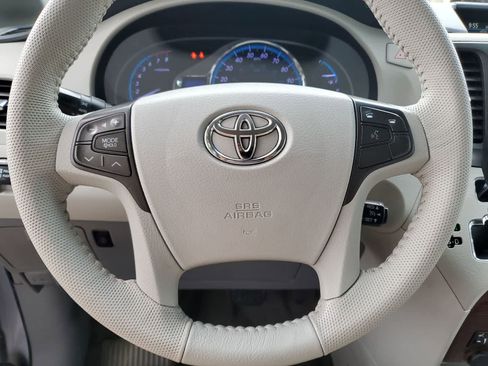 Used 2013 Toyota Sienna XLE AWD/4WD image 10