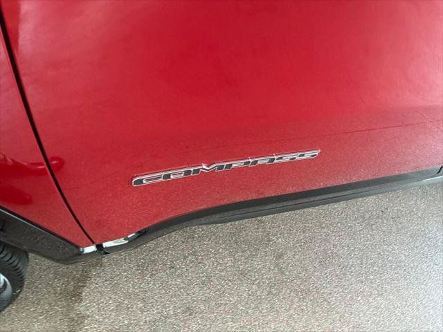 Certified 2025 Jeep Compass Limited w/ Elite Group AWD/4WD image 5