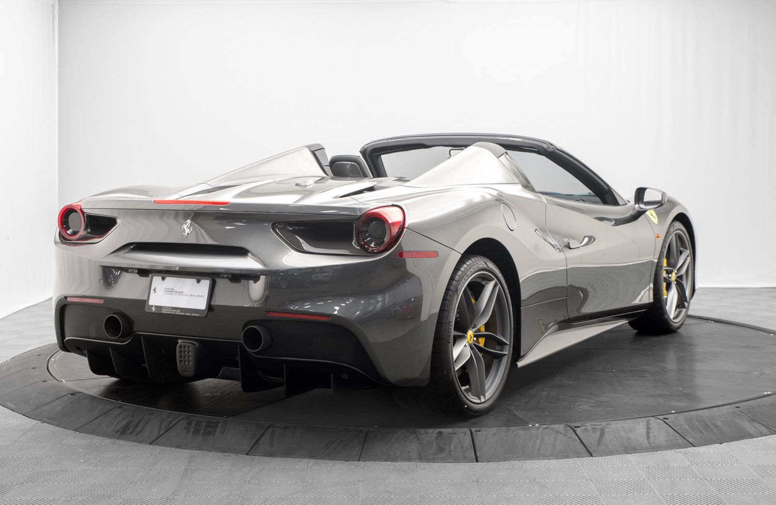 Used 2017 Ferrari 488 Spider RWD image 7