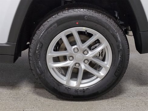 Used 2025 Jeep Grand Cherokee Laredo X w/ Luxury Tech Group I image 14