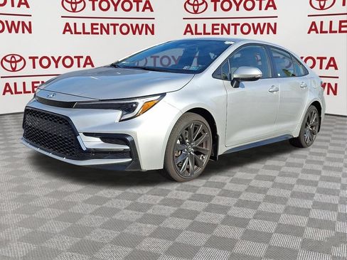 Used 2025 Toyota Corolla SE w/ Convenience Package FWD image 3