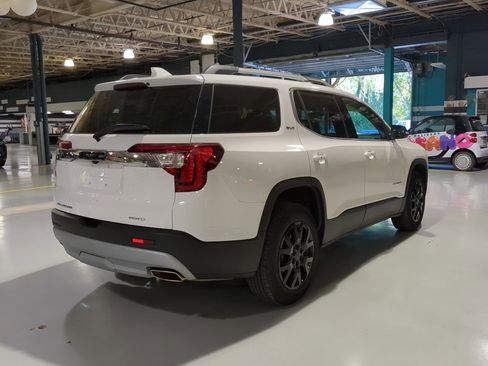 Used 2023 GMC Acadia SLT w/ Preferred Package image 7