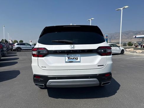 Used 2023 Honda Pilot Touring image 5