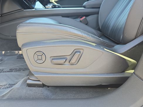 Used 2021 Audi e-tron Premium w/ Towing Package AWD/4WD image 25
