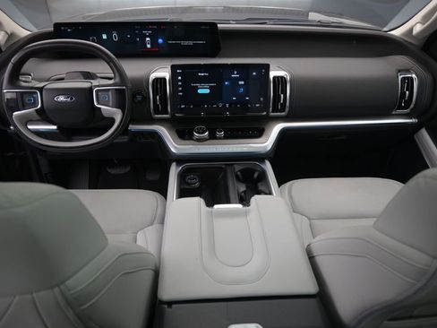 Used 2025 Ford Expedition Platinum w/ Driver's Package AWD/4WD image 26
