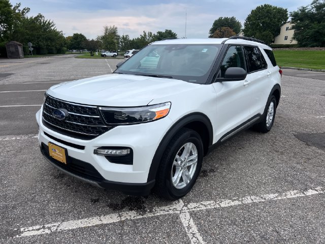 Used 2023 Ford Explorer XLT w/ Equipment Group 202A AWD/4WD image 5