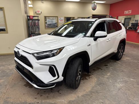 Used 2023 Toyota RAV4 SE w/ Weather & Moonroof Package image 3