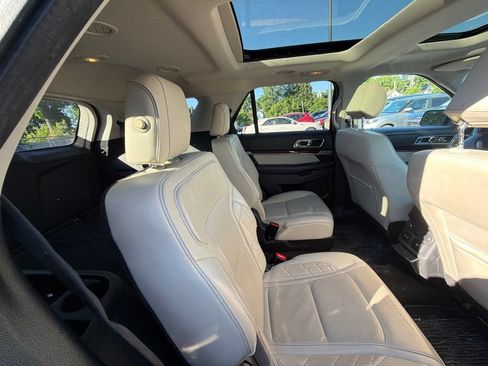 Used 2017 Ford Explorer Platinum AWD/4WD image 10