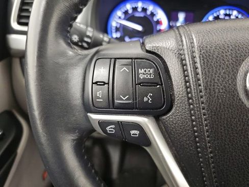 Used 2014 Toyota Highlander Limited image 19