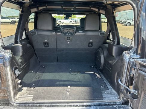 Used 2024 Jeep Wrangler Unlimited Rubicon AWD/4WD image 12