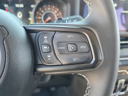 Used 2025 Jeep Wrangler Unlimited Rubicon AWD/4WD image 16