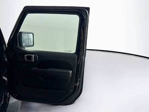 Used 2021 Jeep Wrangler Unlimited Sahara AWD/4WD image 33
