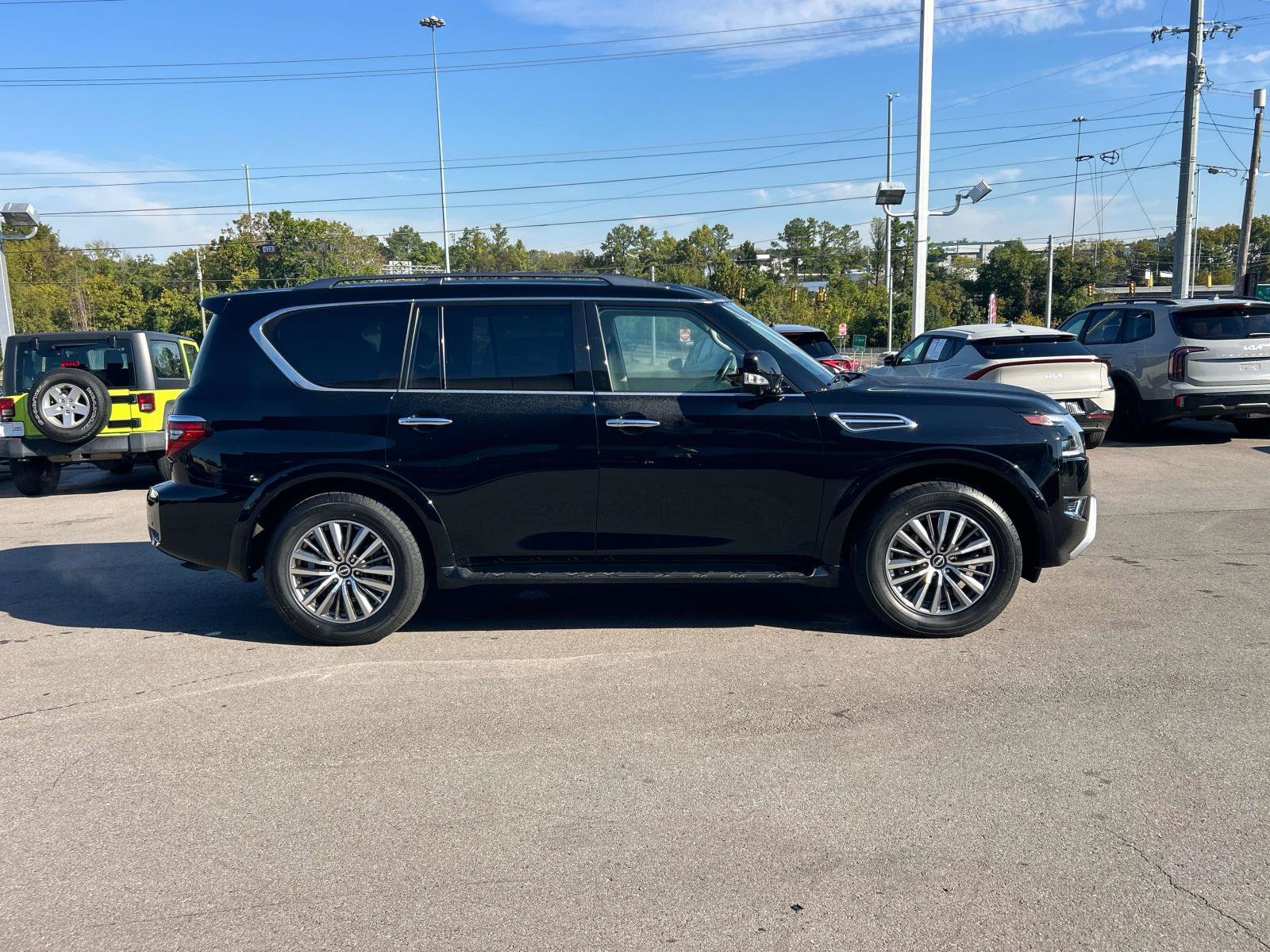 Used 2023 Nissan Armada SL w/ Captain's Chairs Package RWD image 2