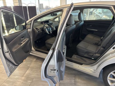 Used 2014 Toyota Prius V Five image 12