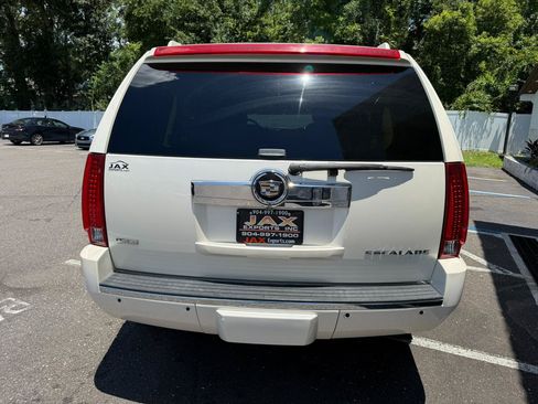 Used 2011 Cadillac Escalade Premium AWD/4WD image 4