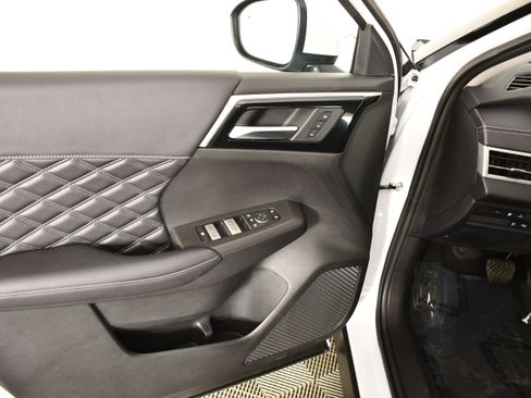 Used 2025 Mitsubishi Outlander SEL image 36