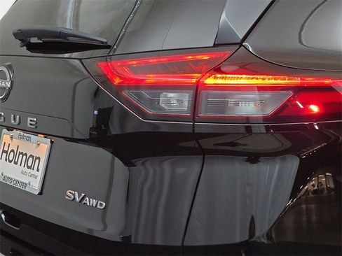 Used 2024 Nissan Rogue SV image 35