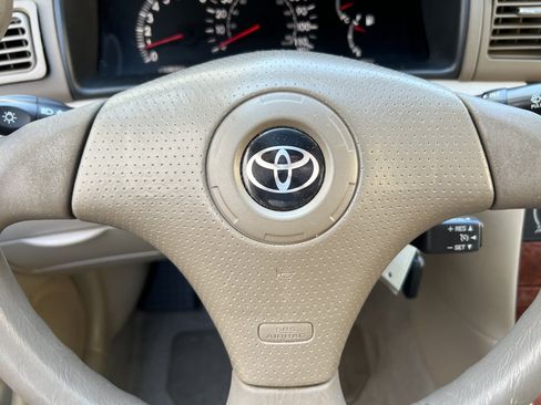 Used 2006 Toyota Corolla LE w/ Audio Value Pkg FWD image 25