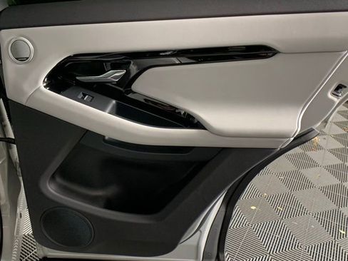 Used 2025 Land Rover Range Rover Evoque S image 31