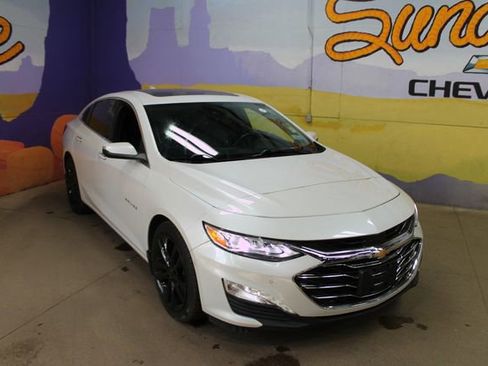 Used 2019 Chevrolet Malibu Premier FWD image 2