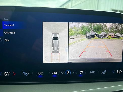 Used 2024 Chevrolet Traverse LT FWD image 23
