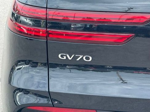 Used 2023 Genesis GV70 2.5T w/ Sport Prestige Package AWD/4WD image 9