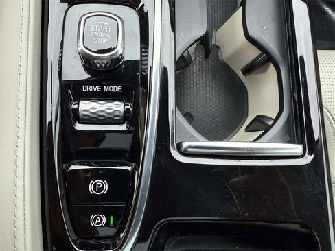 Used 2019 Volvo S60 T8 Inscription image 24