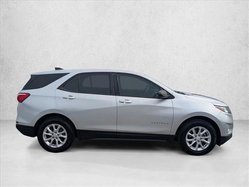 Used 2018 Chevrolet Equinox LS FWD image 4