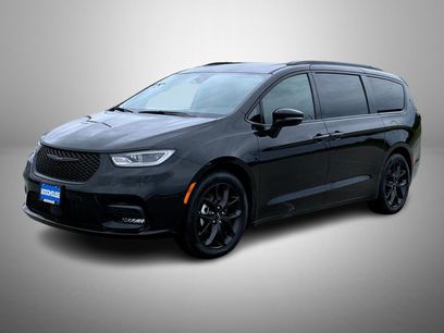 Used 2025 Chrysler Pacifica Limited