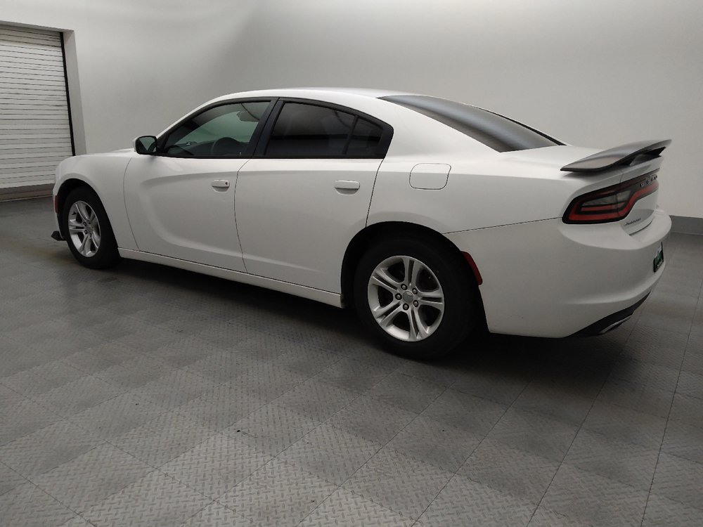 Used 2015 Dodge Charger SE RWD image 3