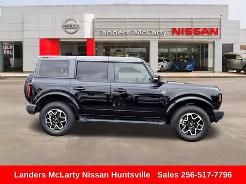 Used 2024 Ford Bronco Outer Banks AWD/4WD image 2