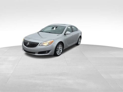 Used 2015 Buick Regal image 1