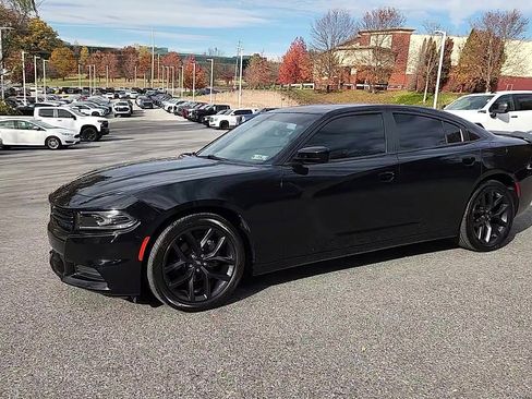 Used 2022 Dodge Charger SXT w/ Blacktop Package image 4
