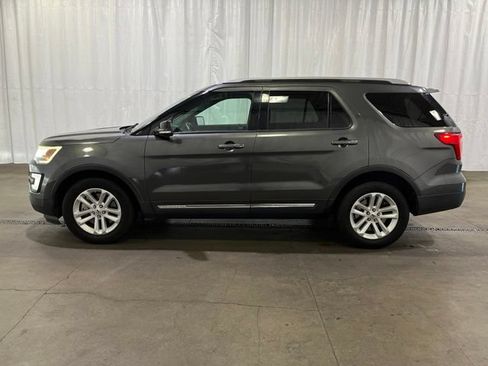 Used 2017 Ford Explorer XLT w/ Equipment Group 202A FWD image 7