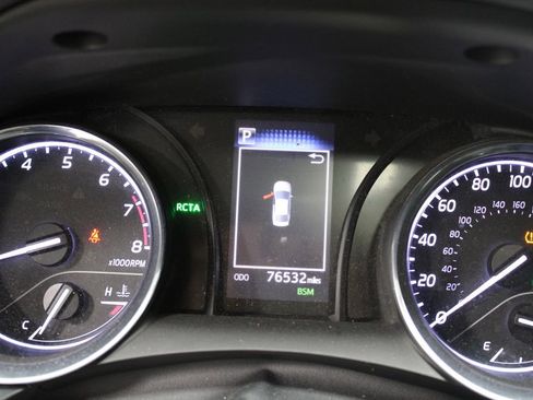 Used 2020 Toyota Camry SE w/ Convenience Package image 18