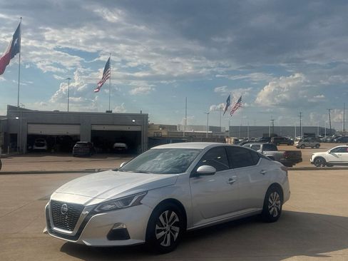 Used 2020 Nissan Altima 2.5 S FWD image 10