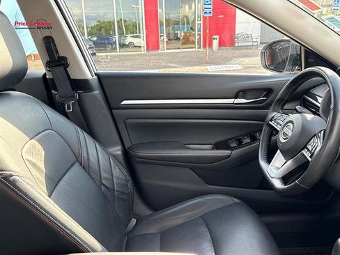 Certified 2025 Nissan Altima 2.5 SR w/ SR Premium Package FWD image 9