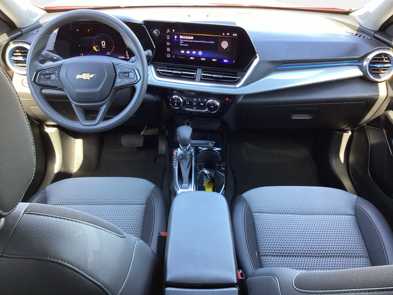 Used 2026 Chevrolet Trax LT FWD image 4