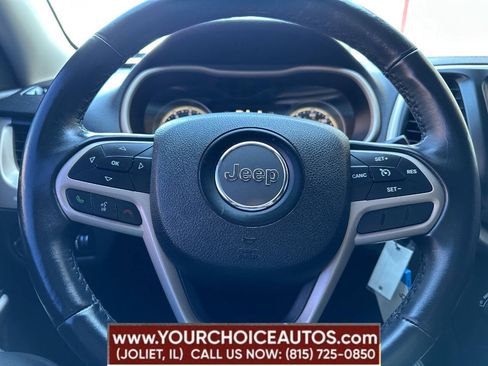Used 2017 Jeep Cherokee Sport AWD/4WD image 30
