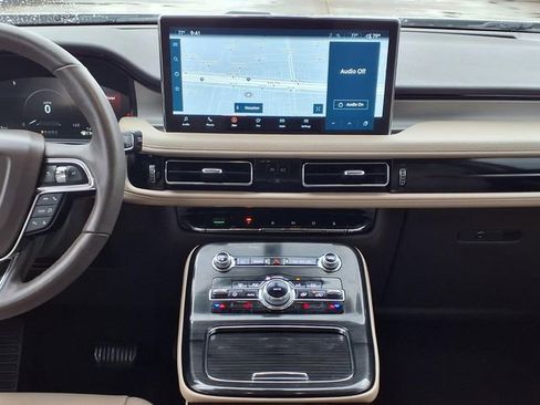 Used 2023 Lincoln Nautilus FWD w/ Premium Package image 7