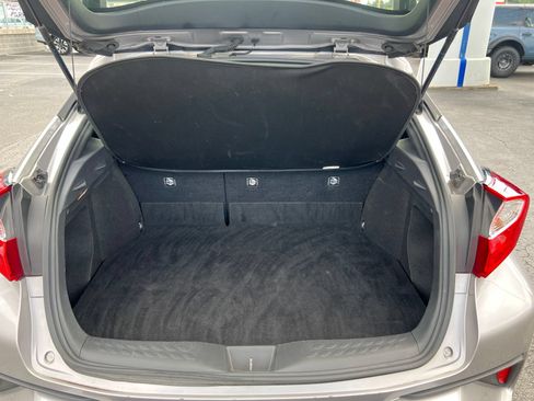 Used 2018 Toyota C-HR XLE FWD image 37