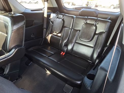 Used 2022 Ford Explorer XLT w/ Equipment Group 202A AWD/4WD image 14