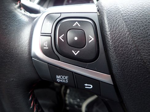 Used 2017 Toyota Camry SE image 14