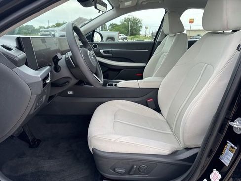 Used 2025 Hyundai Sonata SEL FWD image 2
