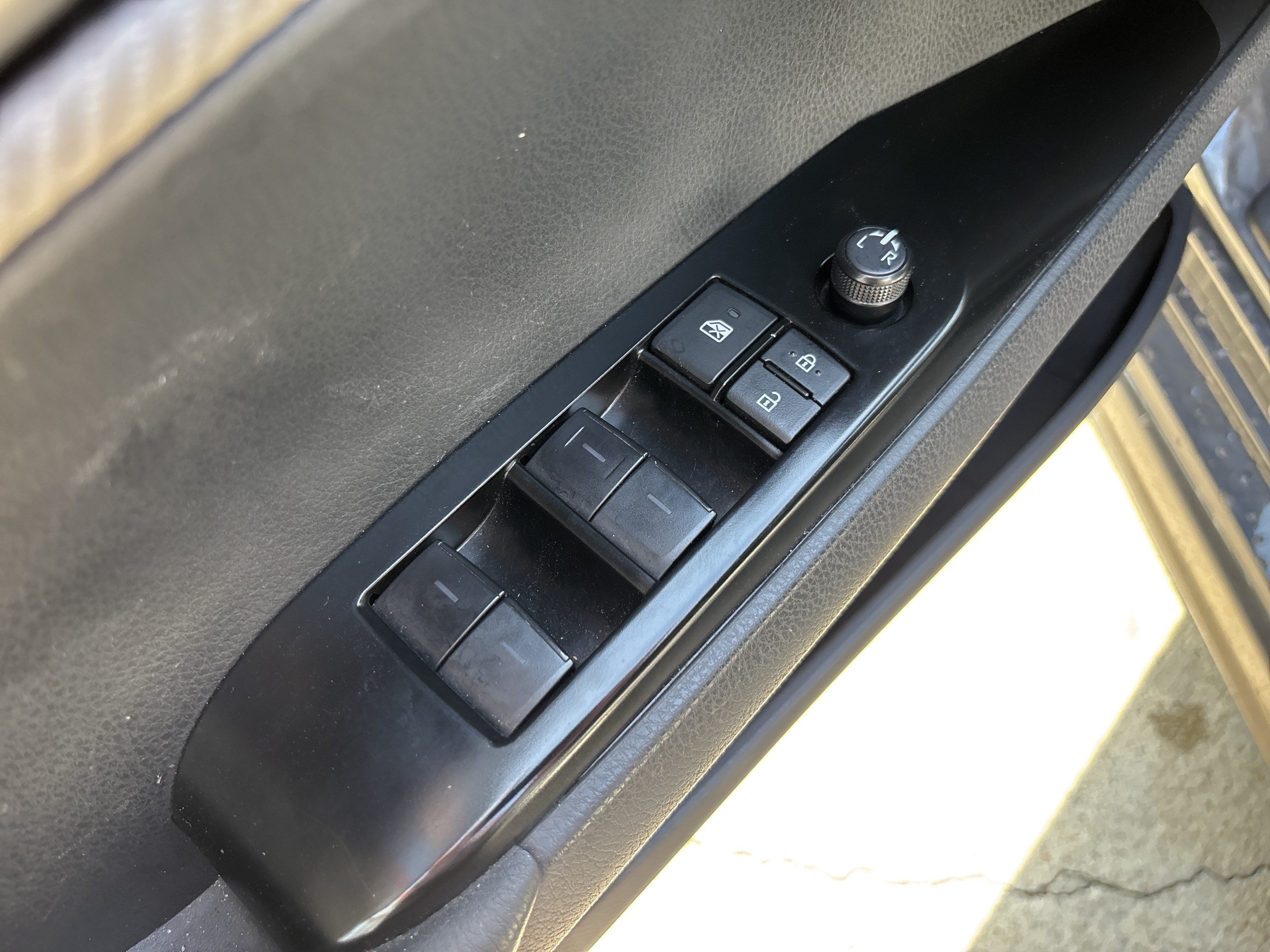 Used 2025 Toyota Camry SE FWD image 14